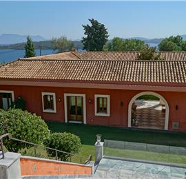 5 bedroom villa with infinity pool on Lefkada, sleeps up to 14